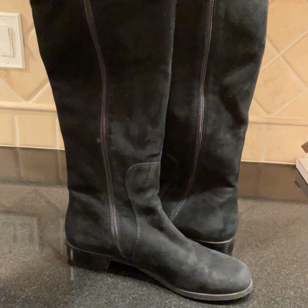 Cute And Classic Style Stuart Weizmann Tall Suede… - image 2